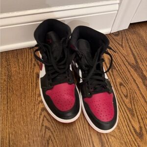 Nike Jordan 1 Bred toe 10.5